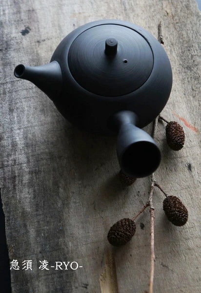 SALIU - Black Tokoname Kyusu Tea Pot -RYO- 急須 凌