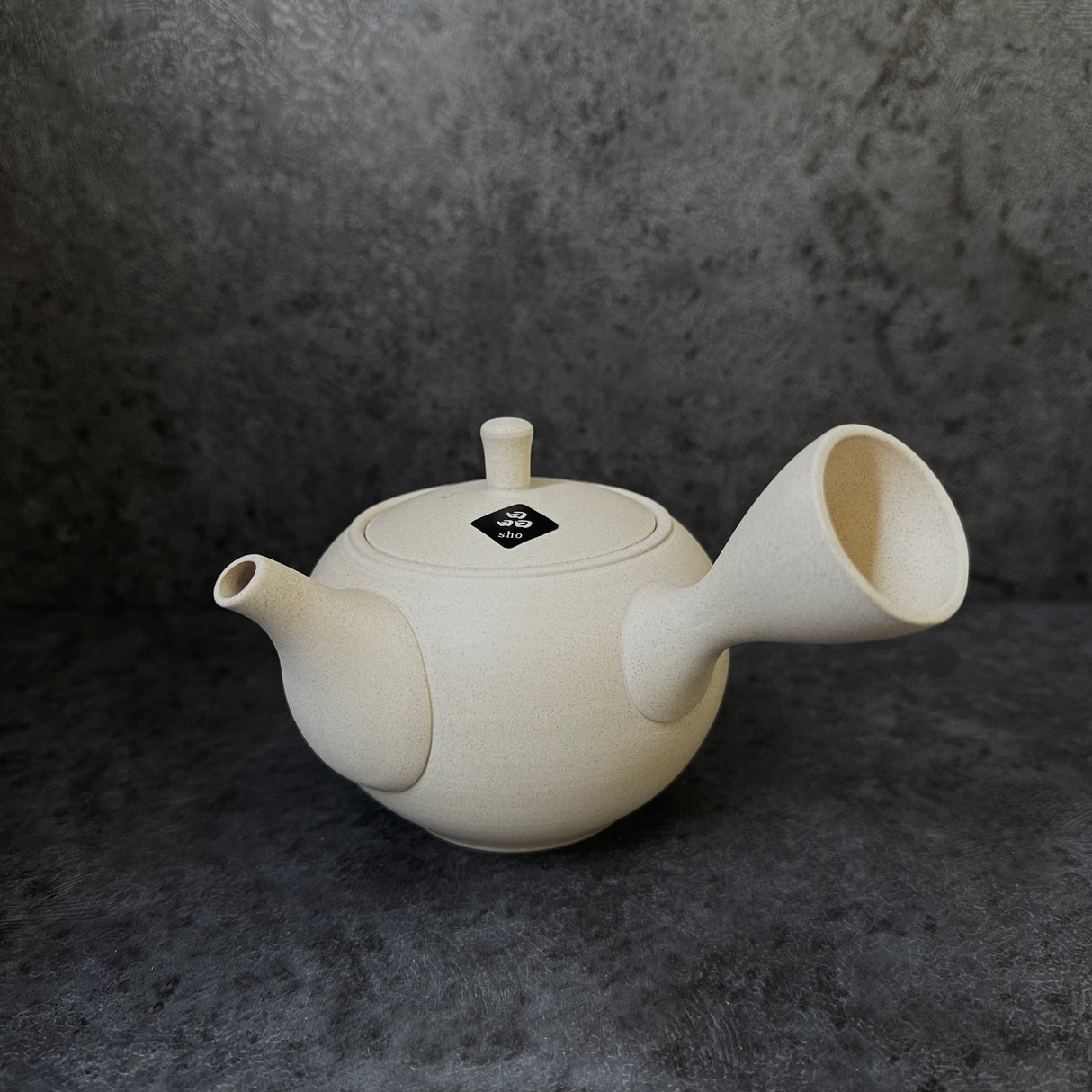 DISCONTINUED Shoko Kiln Y731: Clouds Maru - Off White Clay Kyusu Tea Pot (320 ml) 晶光白泥丸急須