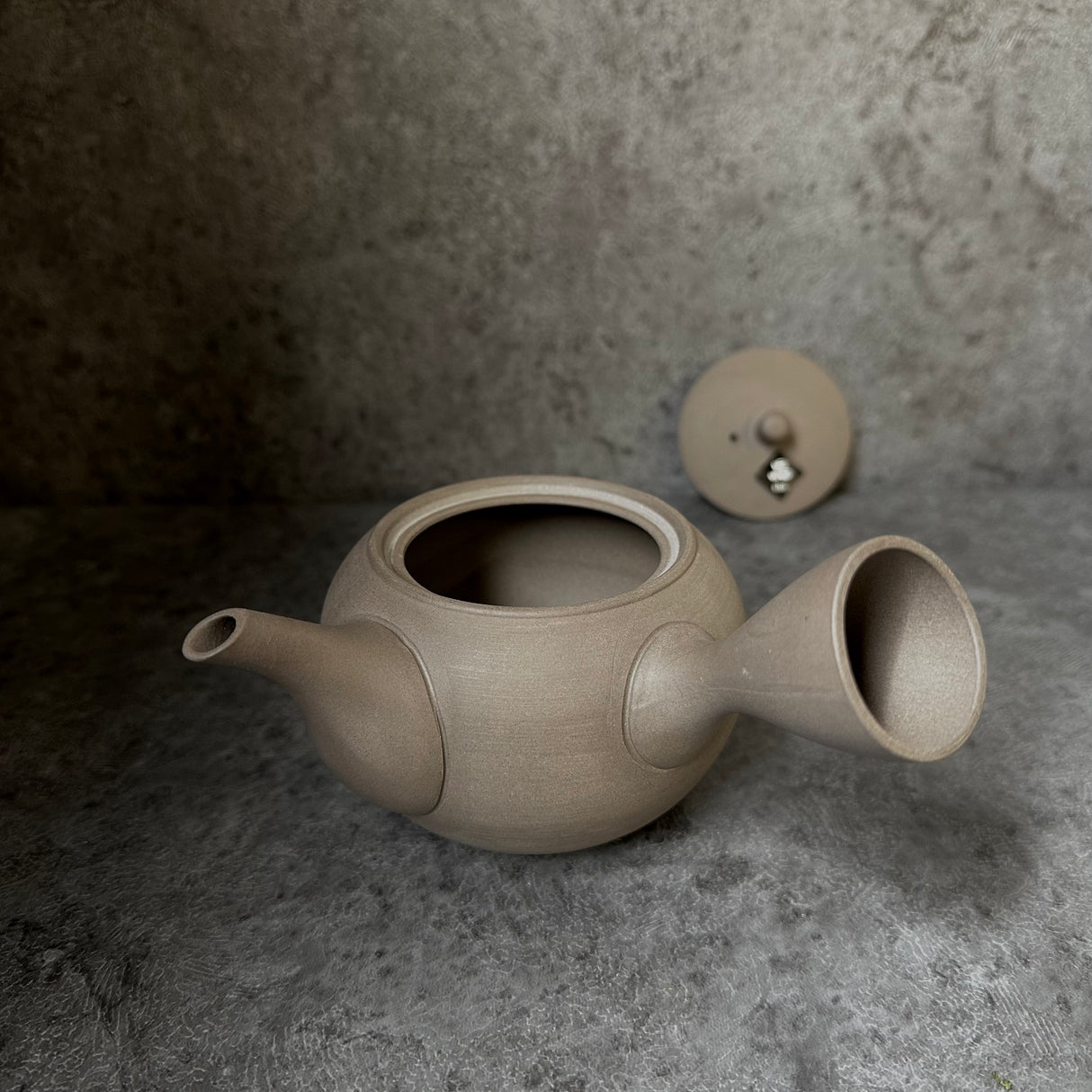Shoko Kiln (F417): Earth Maru - Brown Clay Kyusu Tea Pot (320 ml) 晶光茶泥丸急須
