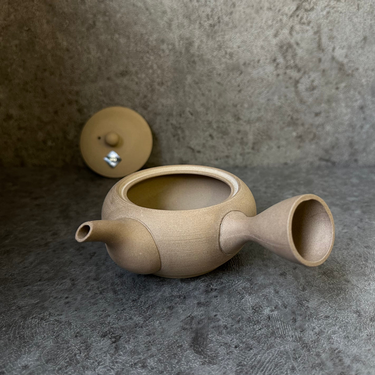 Shoko Kiln (F415): Earth Taira - Brown Clay Kyusu Tea Pot (300 ml) 晶光茶泥平丸急須