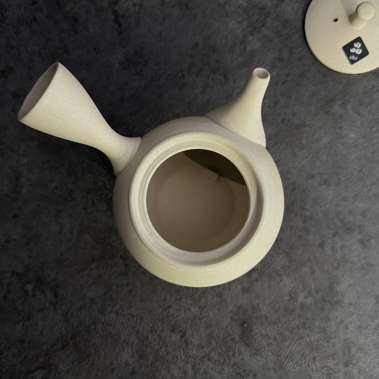 DISCONTINUED Shoko Kiln Y731: Clouds Maru - Off White Clay Kyusu Tea Pot (320 ml) 晶光白泥丸急須