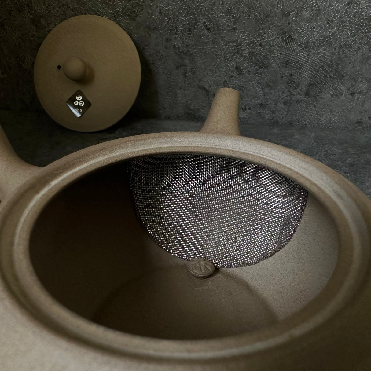 Shoko Kiln (F415): Earth Taira - Brown Clay Kyusu Tea Pot (300 ml) 晶光茶泥平丸急須
