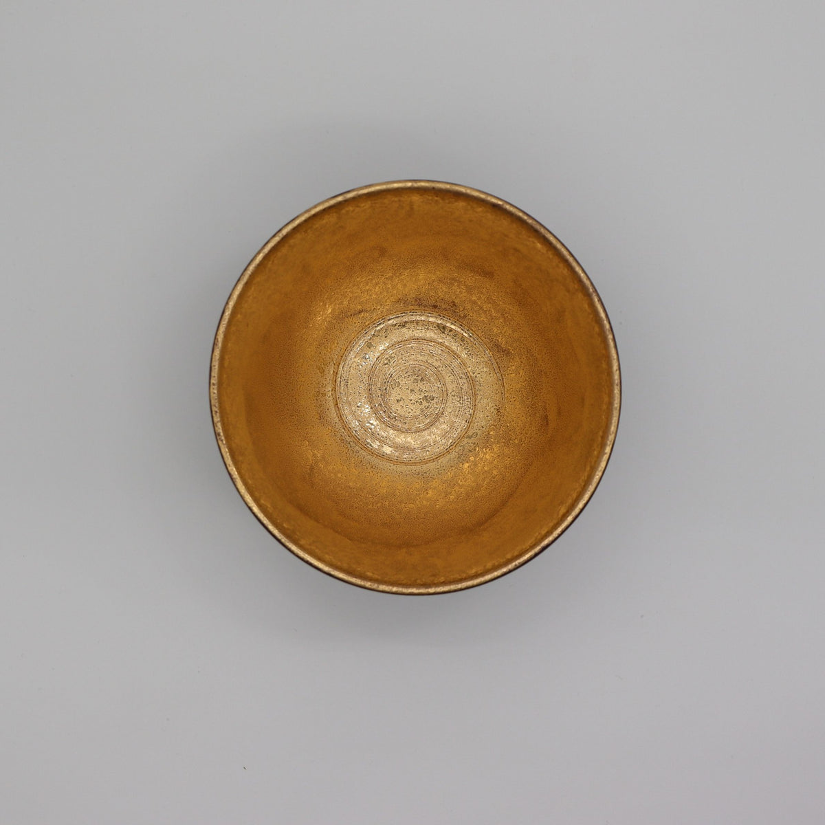 Hasamiyaki Matcha Tea Bowl – Black with Gold 波佐見焼の抹茶碗 黒吹金彩碗金