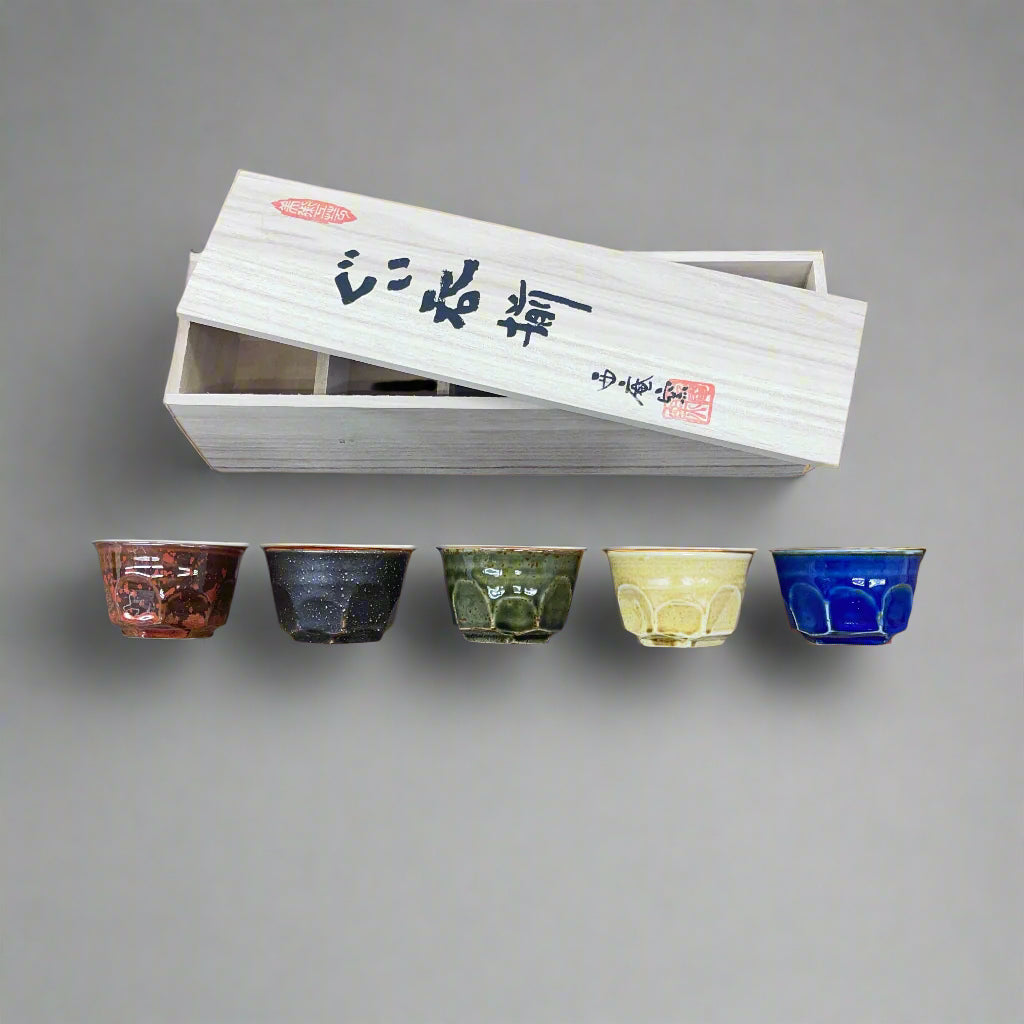 Seiangama: Carved Design Mino-yaki Guinomi Cup 5 Piece Set with Wooden Box 削ぎ五様ぐい呑揃