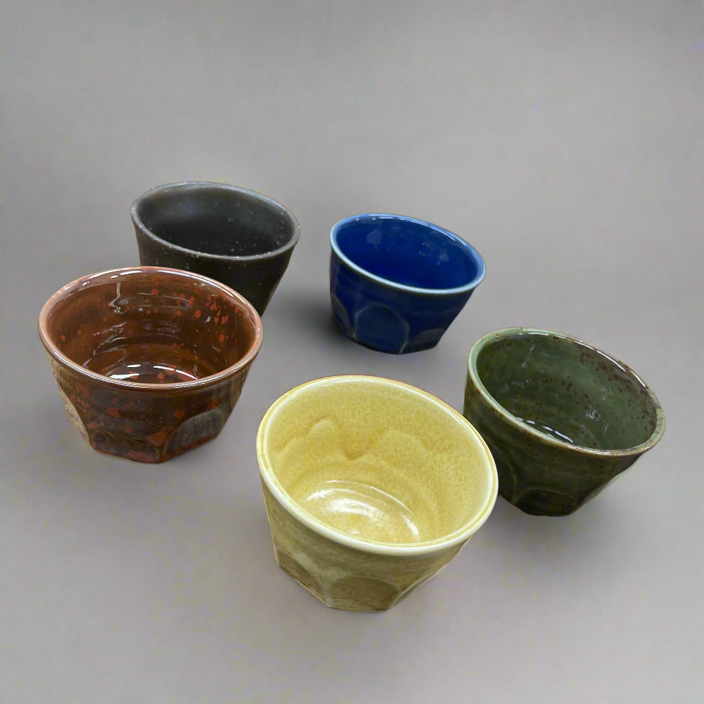 Seiangama: Carved Design Mino-yaki Guinomi Cup 5 Piece Set with Wooden Box 削ぎ五様ぐい呑揃