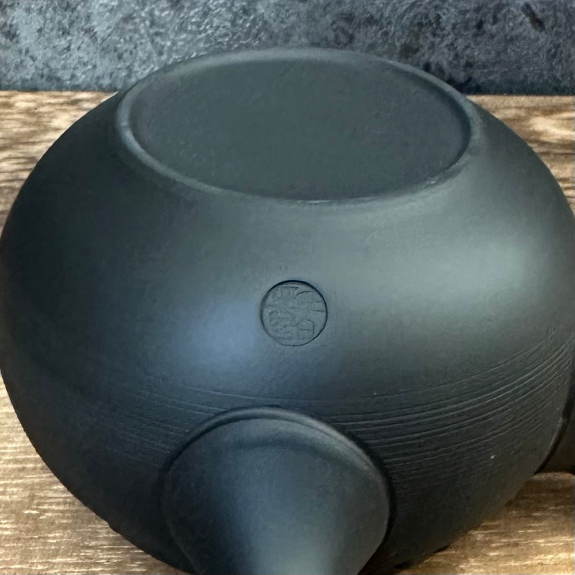 Shouhou Kiln M242: Tokoname Kyusu Tea Pot (190 cc) 常滑 昭萠黒泥小丸あられ 急須