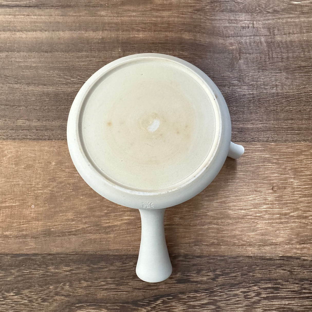 Fujita Tokuta Y337 (Limited): Tamago White Triangle - Tokoname Kyusu with Ceramic Mesh Strainer (230 ml)