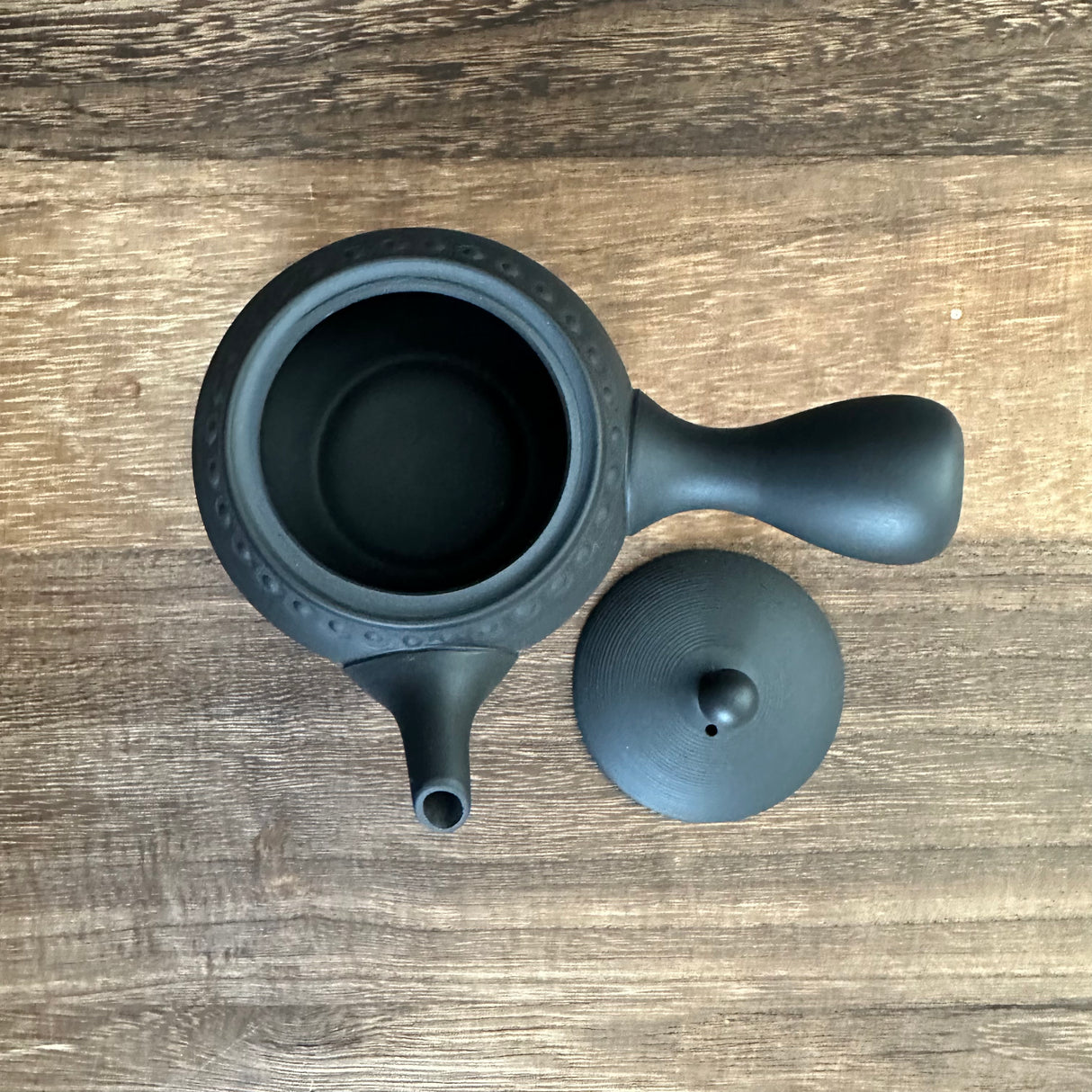 Shouhou Kiln M242: Tokoname Kyusu Tea Pot (190 cc) 常滑 昭萠黒泥小丸あられ 急須