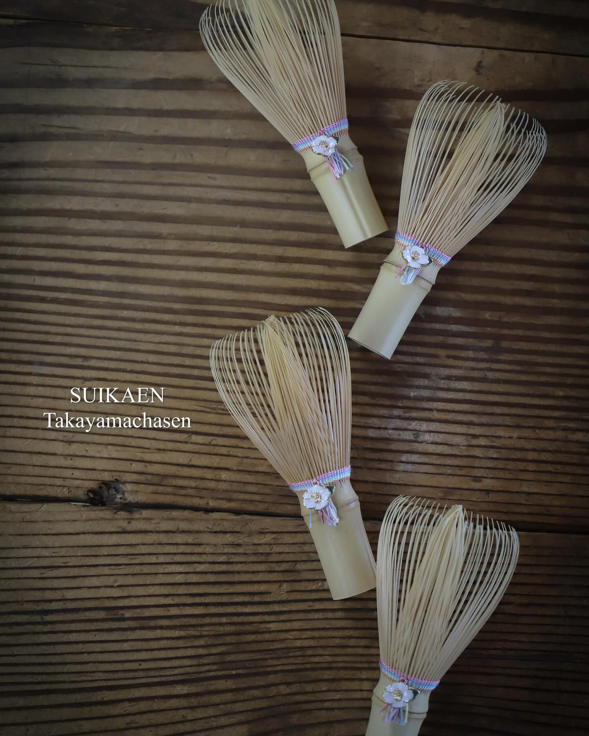 Suikaen Tanimura Yasuburo: Chasen Matcha Whisk, Niji Tsubaki (虹椿)