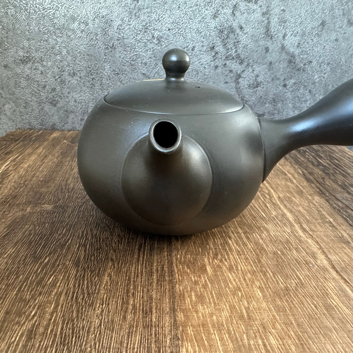 Takasuke Kiln 高資陶苑 e45: Tokoname Kyusu Tea Pot, Black, Ceramic Mesh Strainer 210 ml