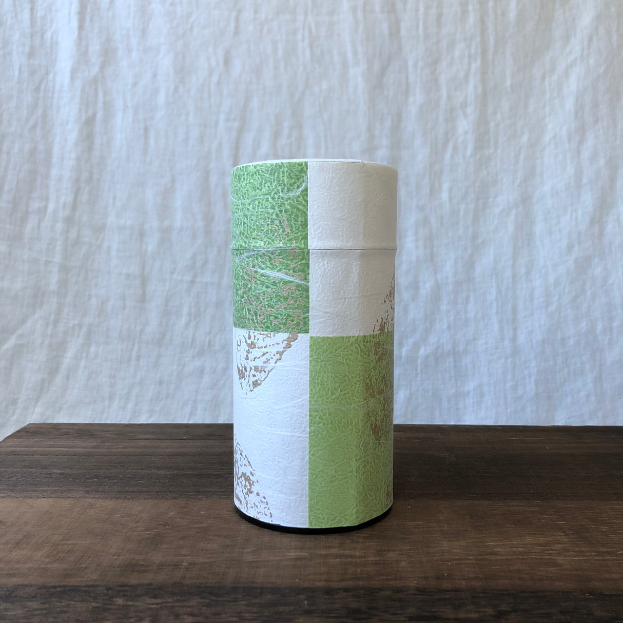 Okumura Seikan: Green Tea in Tea Can, Washi Paper - Gold leaf spring green 讃香 若葉