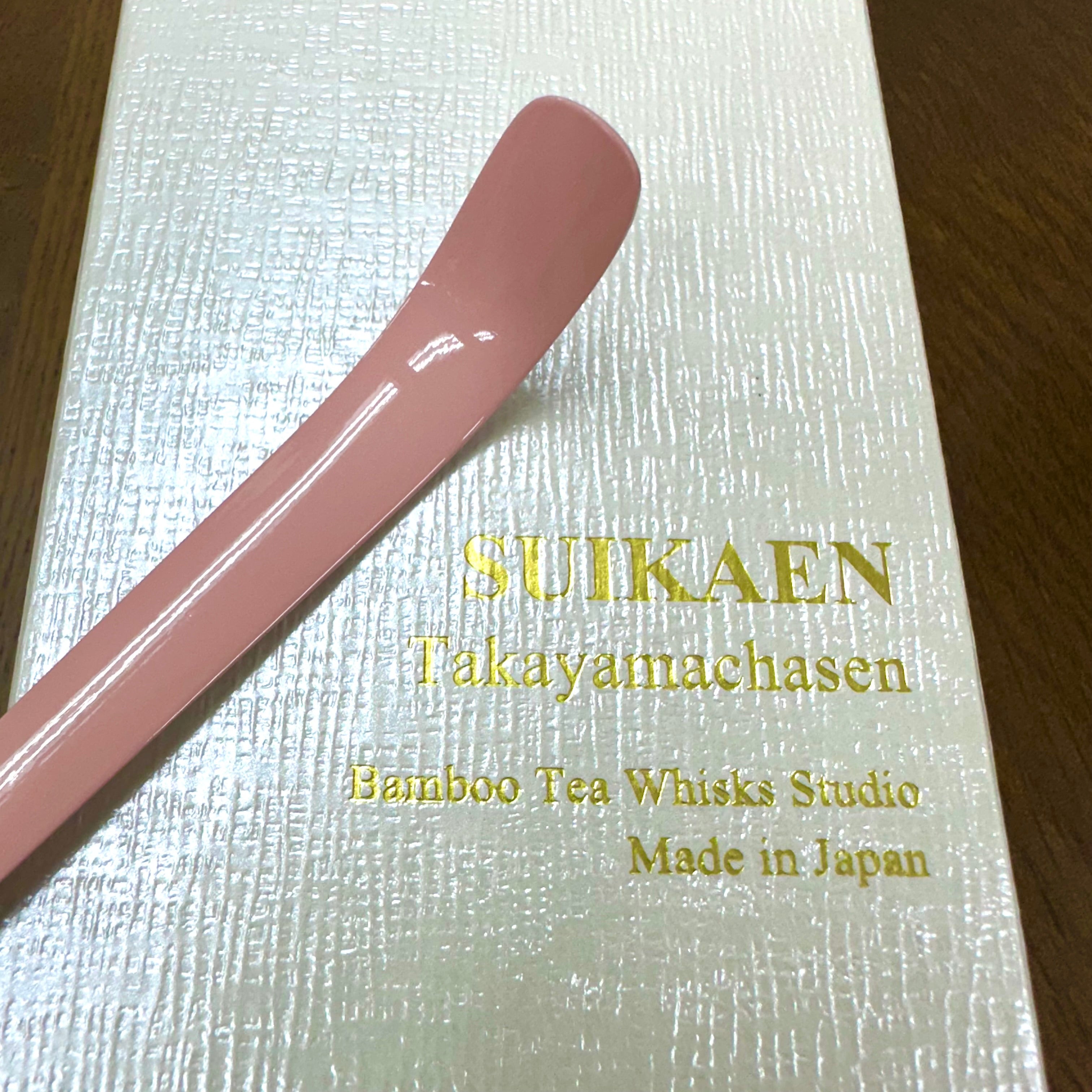 Suikaen: Chasen Matcha Whisk, Laughter (Pink Emi, 笑) – Yunomi.life