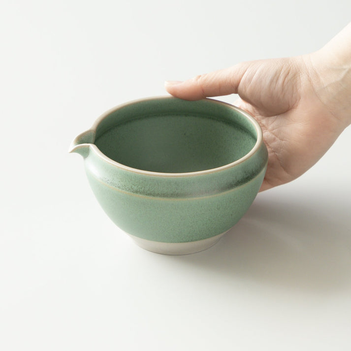 Origami Tea Matsukaze Green Minoyaki Porcelain Matcha Bowl with Pouring Lip　抹茶碗 松風グリーン