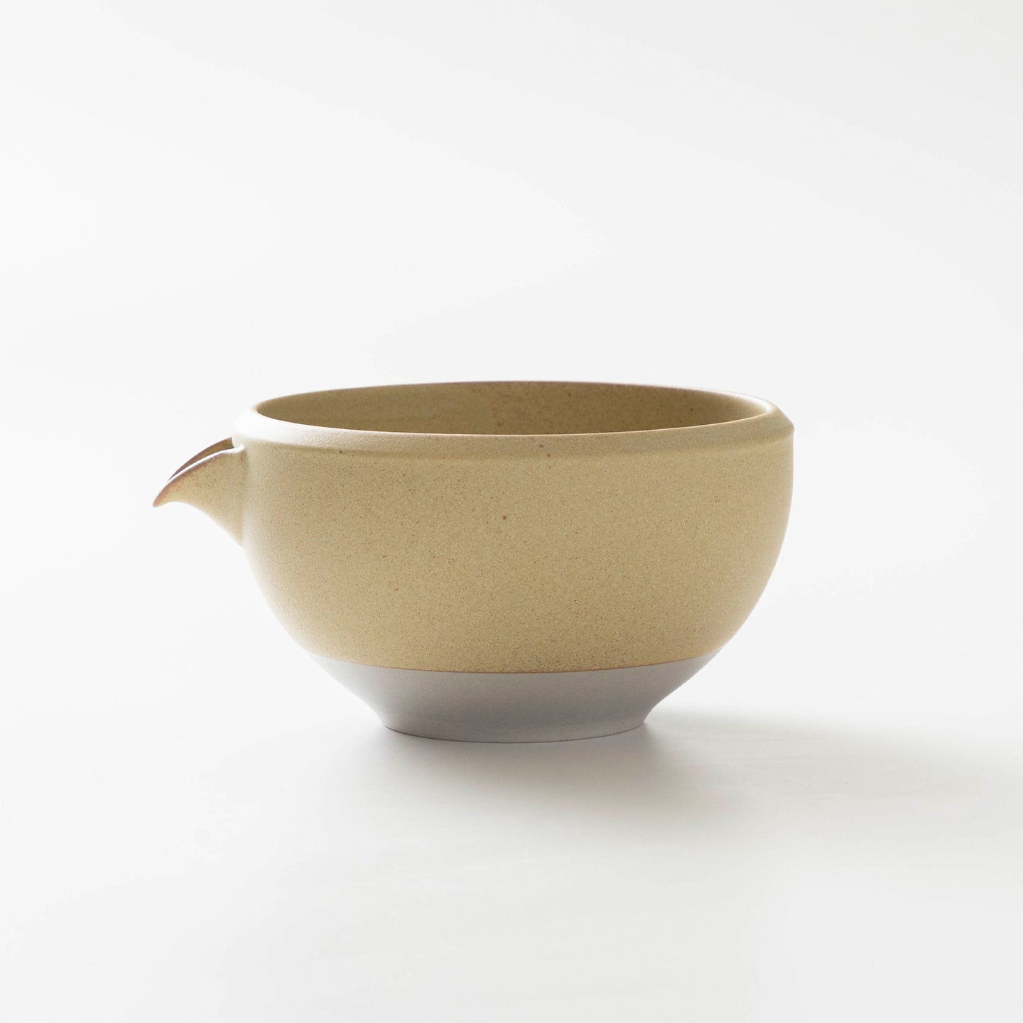 ORIGAMI「Kai - 片口」和良ブラウン - 美濃焼 磁器製片口抹茶碗 ORIGAMI「Kai - 片口」和良ブラウン - 美濃焼 磁器製片口抹茶碗