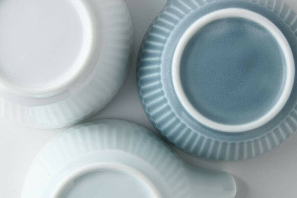 小田陶器：さざなみ模様 注ぎ口付磁器鉢（白） 小田陶器さざなみ片口小鉢（白）