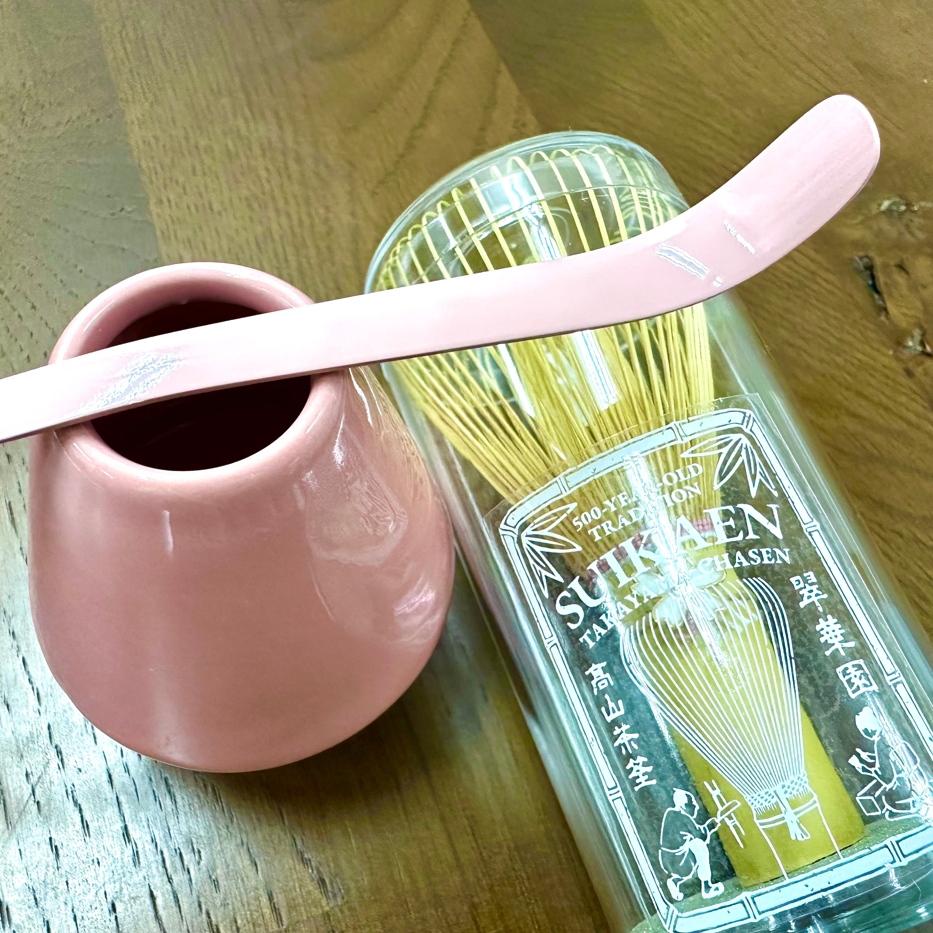 Suikaen: Chasen Matcha Whisk, Laughter (Pink Emi, 笑) – Yunomi.life