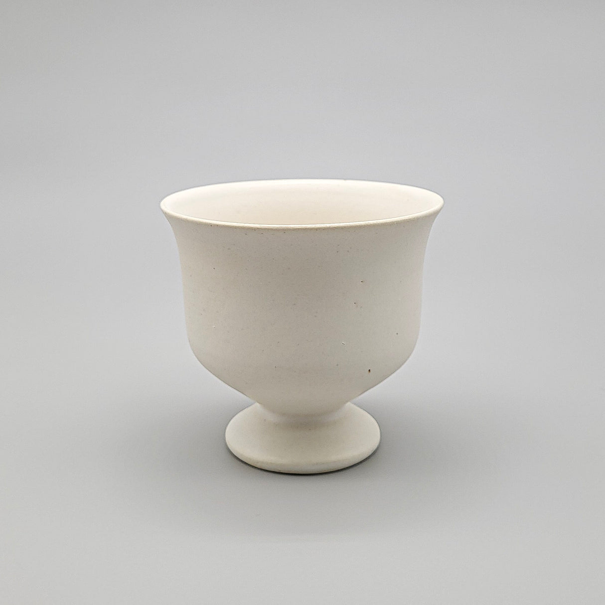 Emui × YUNOMI / HAKU Goblet（Handmade Ceramic / 桐箱入りユノミオリジナル） yunomi.life