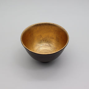 Hasamiyaki Matcha Tea Bowl – Black with Gold 波佐見焼の抹茶碗　黒吹金彩碗金