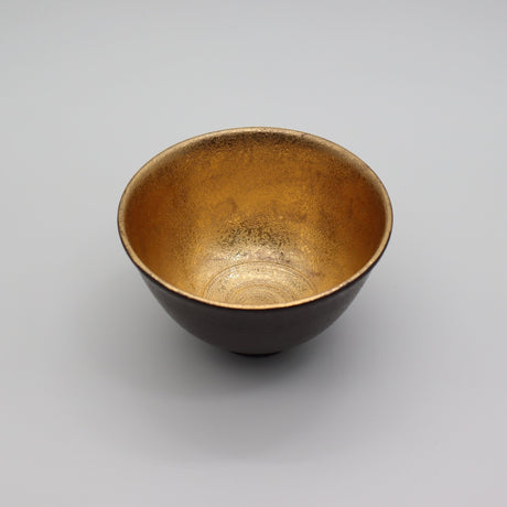 Hasamiyaki Matcha Tea Bowl – Black with Gold 波佐見焼の抹茶碗　黒吹金彩碗金