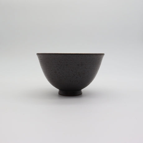 Hasamiyaki Matcha Tea Bowl – Black with Gold 波佐見焼の抹茶碗　黒吹金彩碗金