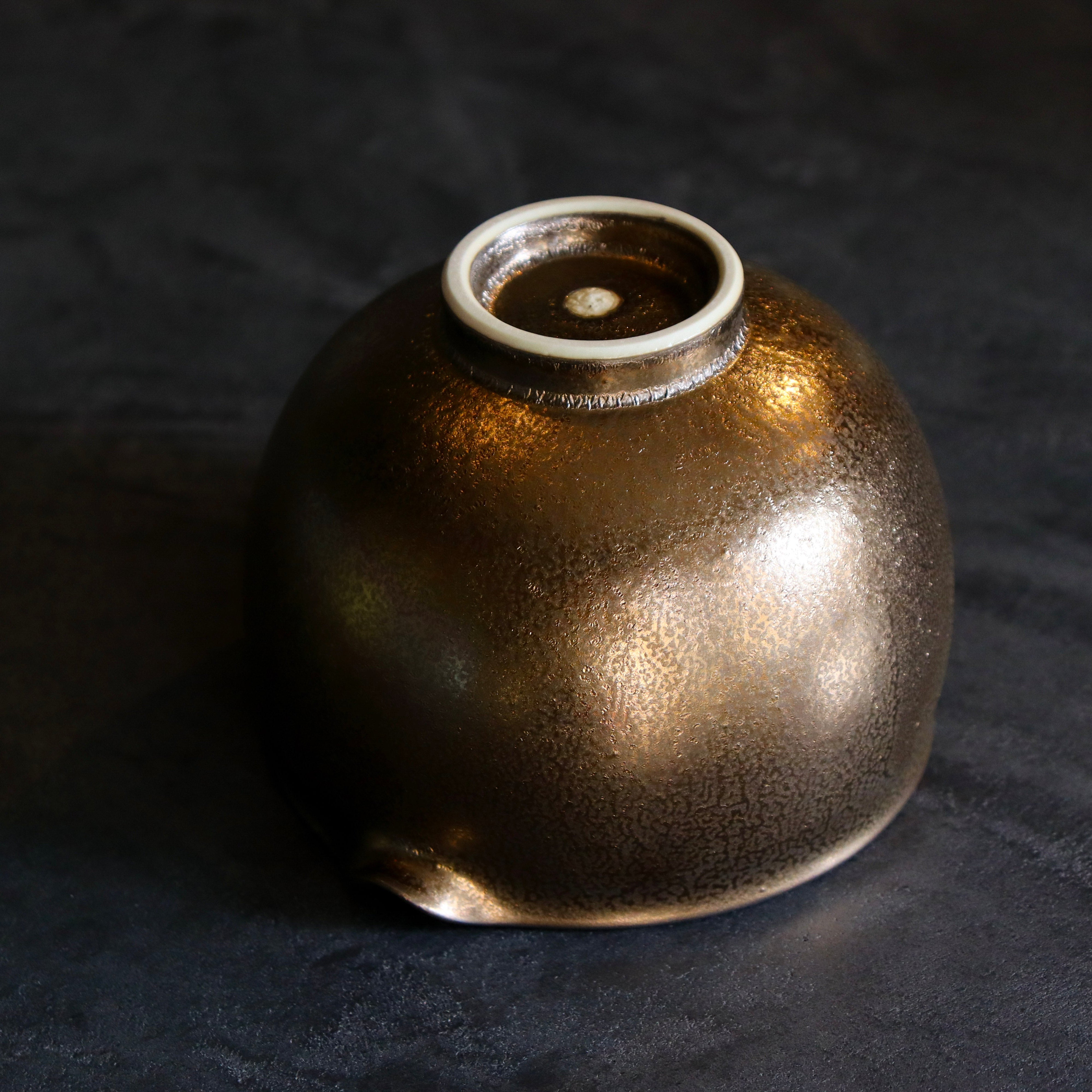 Kiwakoto Suikaen Gold Matcha Pouring Bowl & Whisk Stand Set 片口