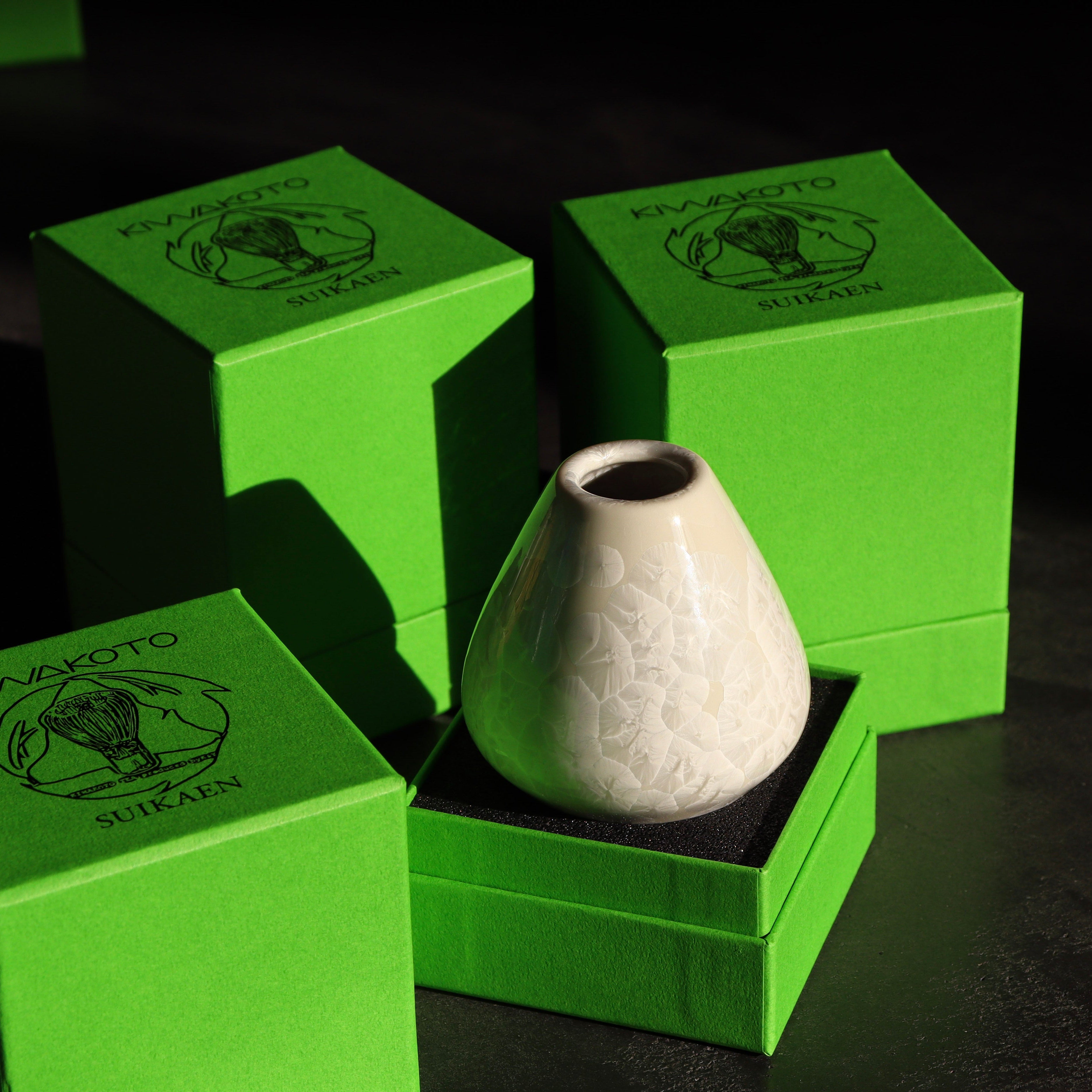 Kiwakoto Suikaen White Matcha Pouring Bowl & Whisk Stand Set 片口