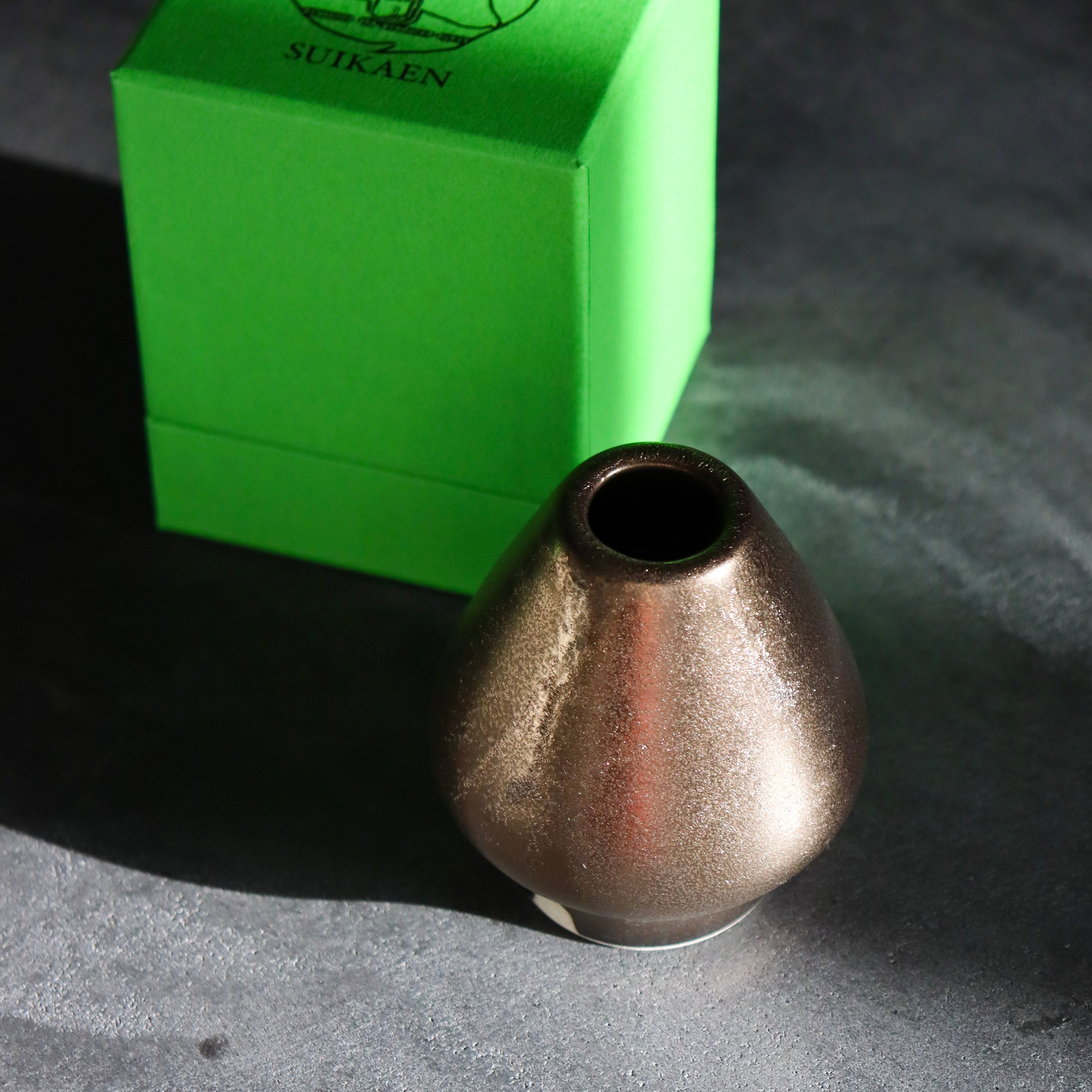 Kiwakoto Suikaen Gold Matcha Pouring Bowl & Whisk Stand Set 片口