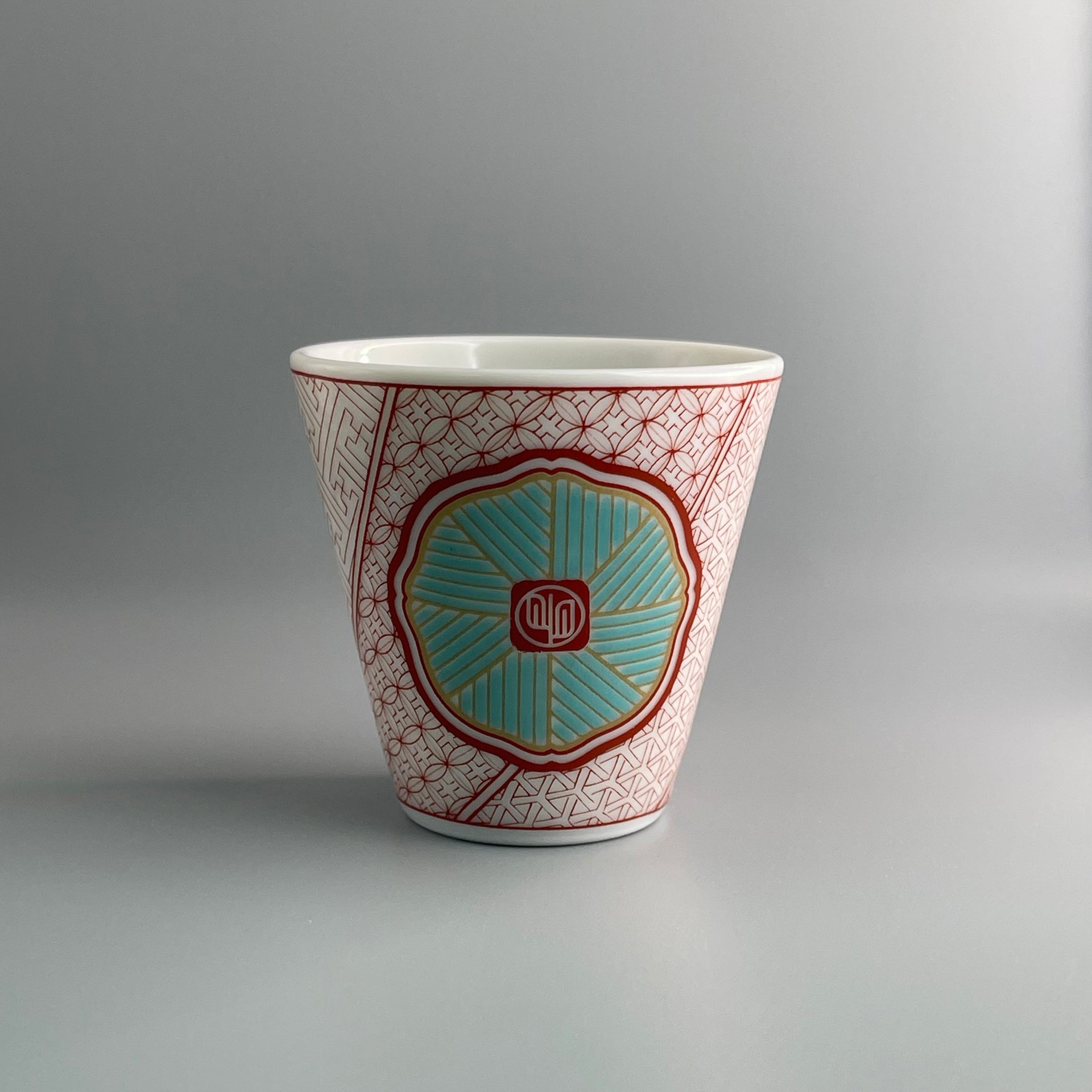 Kutaniyaki Porcelain Tea Tasting Cup - MEGUMI (Engi Choko 縁起