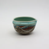 Mino Ware Blue and White Matcha Tea Bowl with Pouring Lip / 【片口抹茶碗】片口二色線描き青白 yunomi.life
