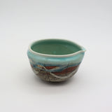 Mino Ware Blue and White Matcha Tea Bowl with Pouring Lip / 【片口抹茶碗】片口二色線描き青白 yunomi.life