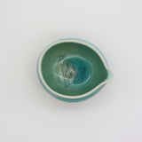 Mino Ware Blue and White Matcha Tea Bowl with Pouring Lip / 【片口抹茶碗】片口二色線描き青白