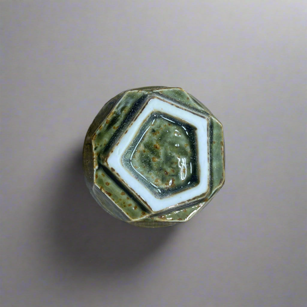 Seiangama: Carved Design Mino-yaki Guinomi Cup 5 Piece Set with Wooden Box 削ぎ五様ぐい呑揃