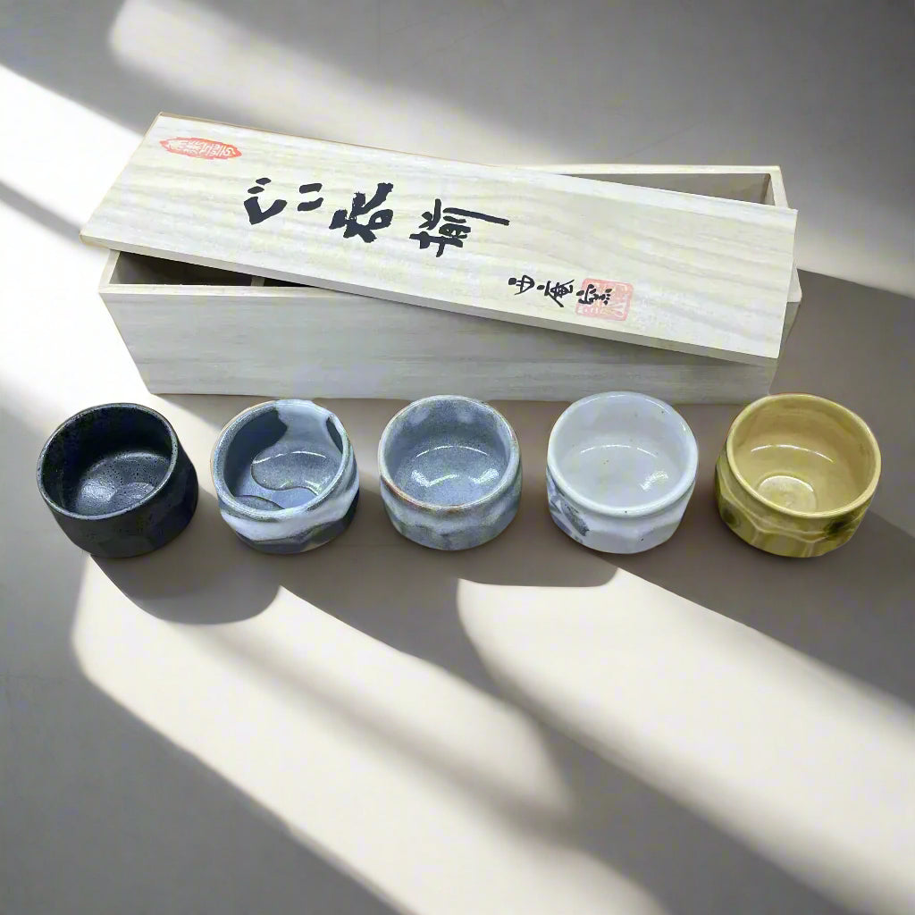 青安窯：手造り美濃焼 ぐい呑5個セット 木箱付き 手造り五様ぐい呑揃い 