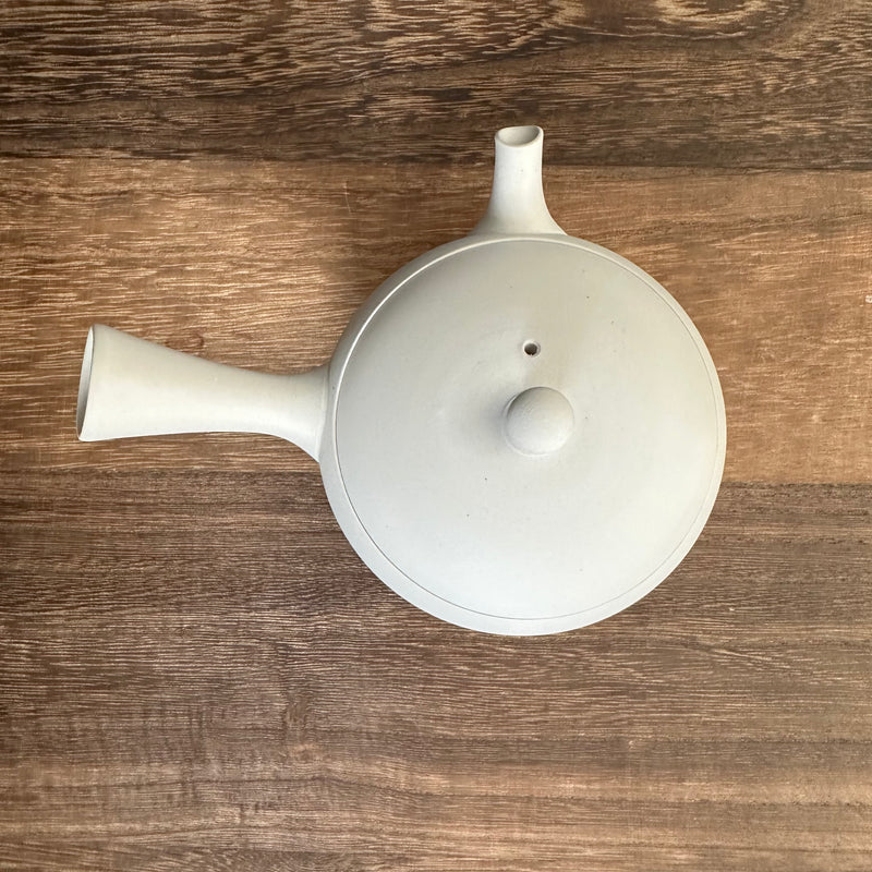Fujita Tokuta F301 (Limited): Tamago White - Tokoname Kyusu with Ceramic Mesh Strainer (220 ml)