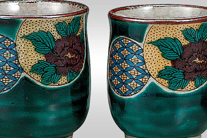 Marumon Pattern Kutaniyaki Kutsurogi Tea Set - Green Background with Marumon Pattern ...