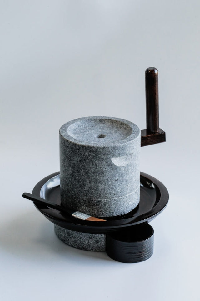 中山石工：個人用抹茶石臼（大） – Yunomi.life