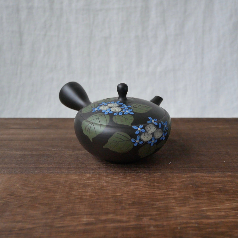Isobe Ceramics mi208: Tokoname Kyusu Tea Pot Blue Ajisai by Jiro Umehara (130 ml) - Yunomi.life
