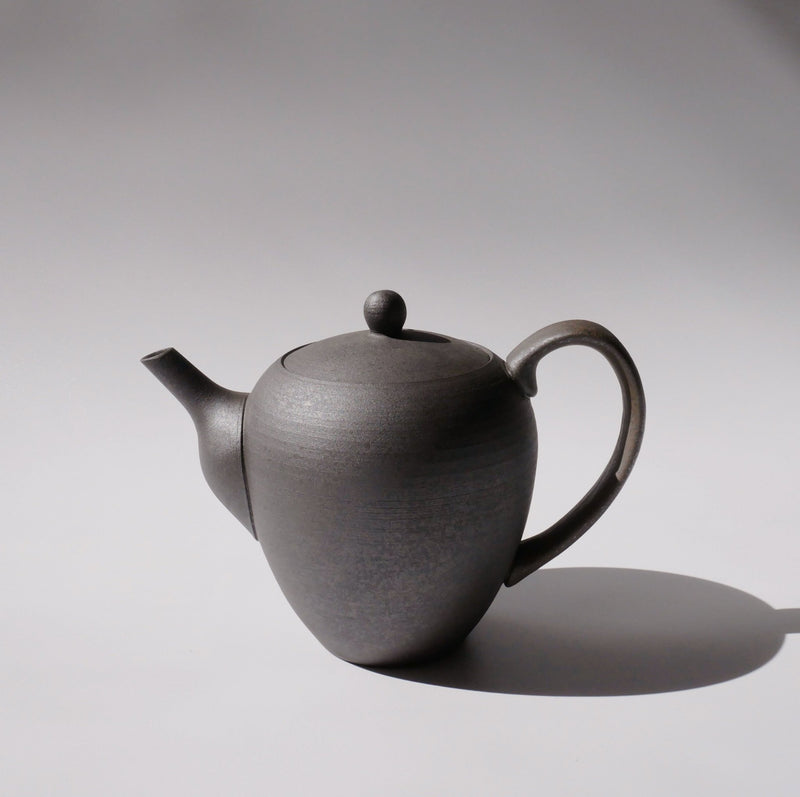 Nankei Pottery: Acorn-shaped Bankoyaki Dobin Tea Pot (Dark Brown, 430ml) - Yunomi.life
