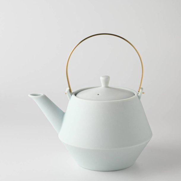 Yamatsu Kiln (Minoyaki, Gifu): Minimalist Frustum Kyusu Tea pot with Brass handle (Tsubame sanjyo), Pale blue 晋山窯ヤマツ 土瓶 白藍釉 (真鍮ツル)