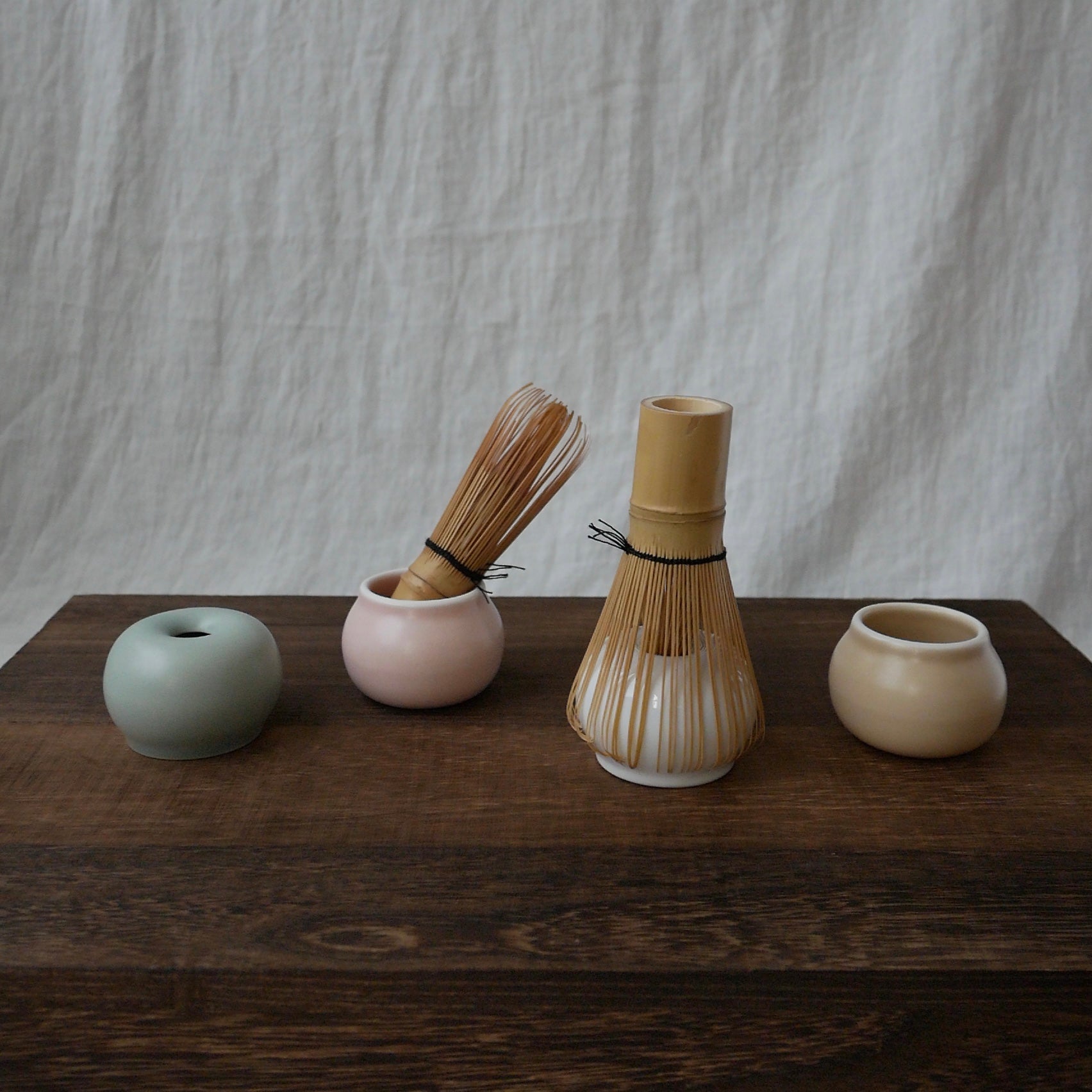 Origami Tea - モダンな泡立て器スタンド、磁器白茶筅立て白磁